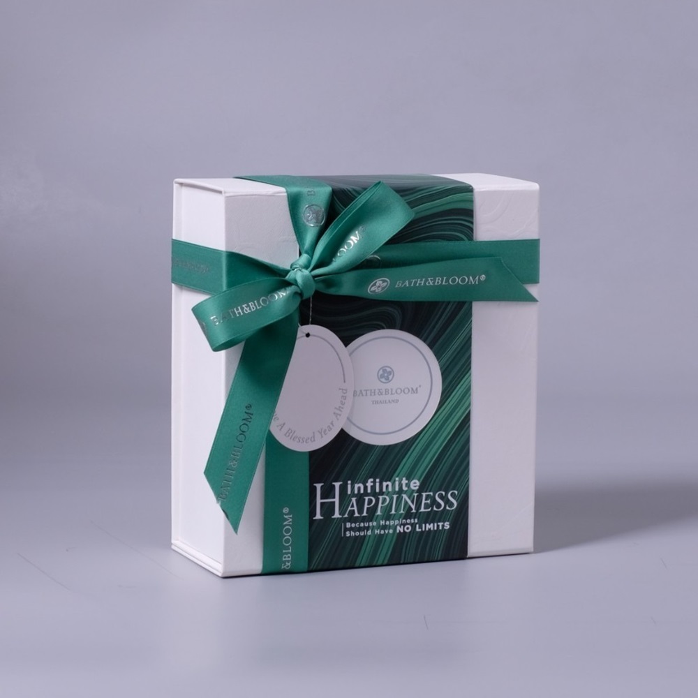 A thoughtfully curated body care gift set infused with the delicate fragrance of Thai Jasmine, beautifully presented in a Daily Bloom gift box. A thoughtfully curated body care gift set infused with the delicate fragrance of Thai Jasmine, beautifully presented in a Daily Bloom gift box.