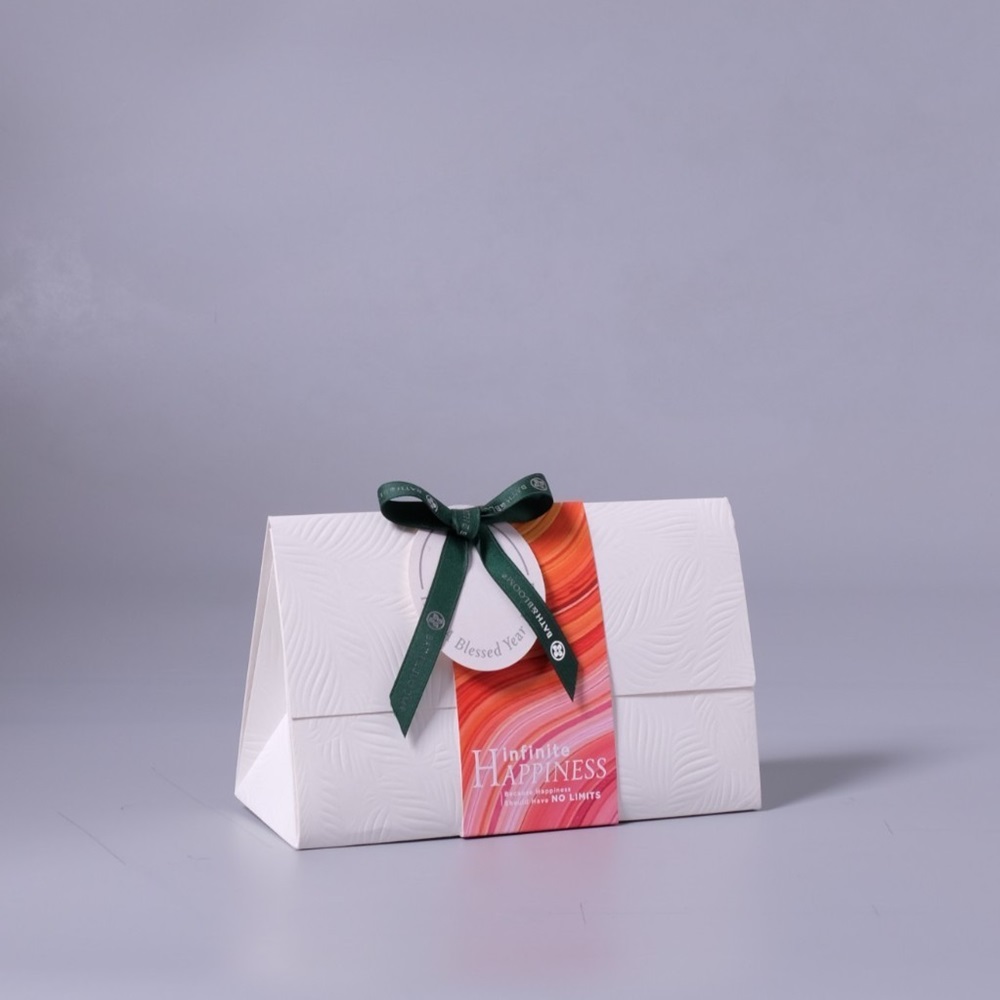 Natural Body Cleansing Soap Set, presented in a gift box — Little Bloom Set. Natural Body Cleansing Soap Set, presented in a gift box — Little Bloom Set.